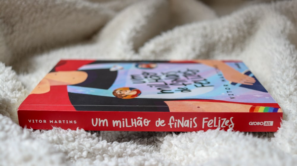 Um milhão de finais felizes by Vitor Martins