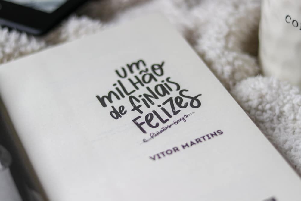Um milhão de finais felizes by Vitor Martins